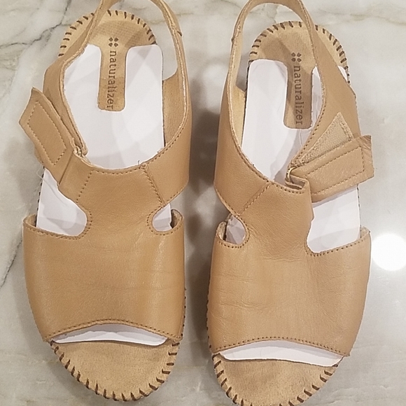 naturalizer flat sandals